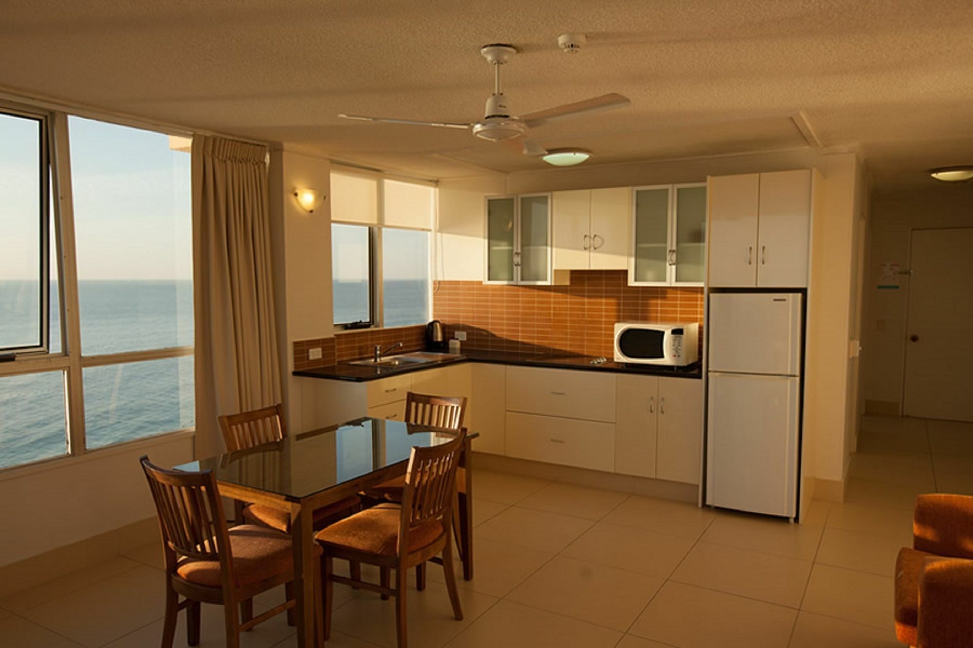Chateau Beachside Resort Гоулд Коуст Екстериор снимка